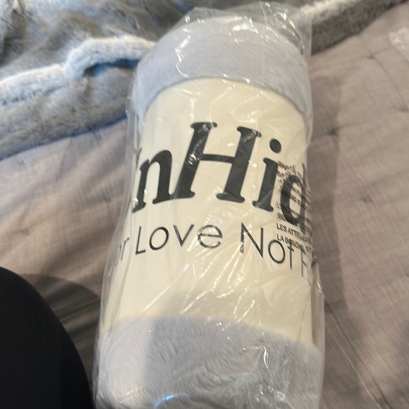 Bedding Unhide Still Packaged Faux Fur Throw Poshmark